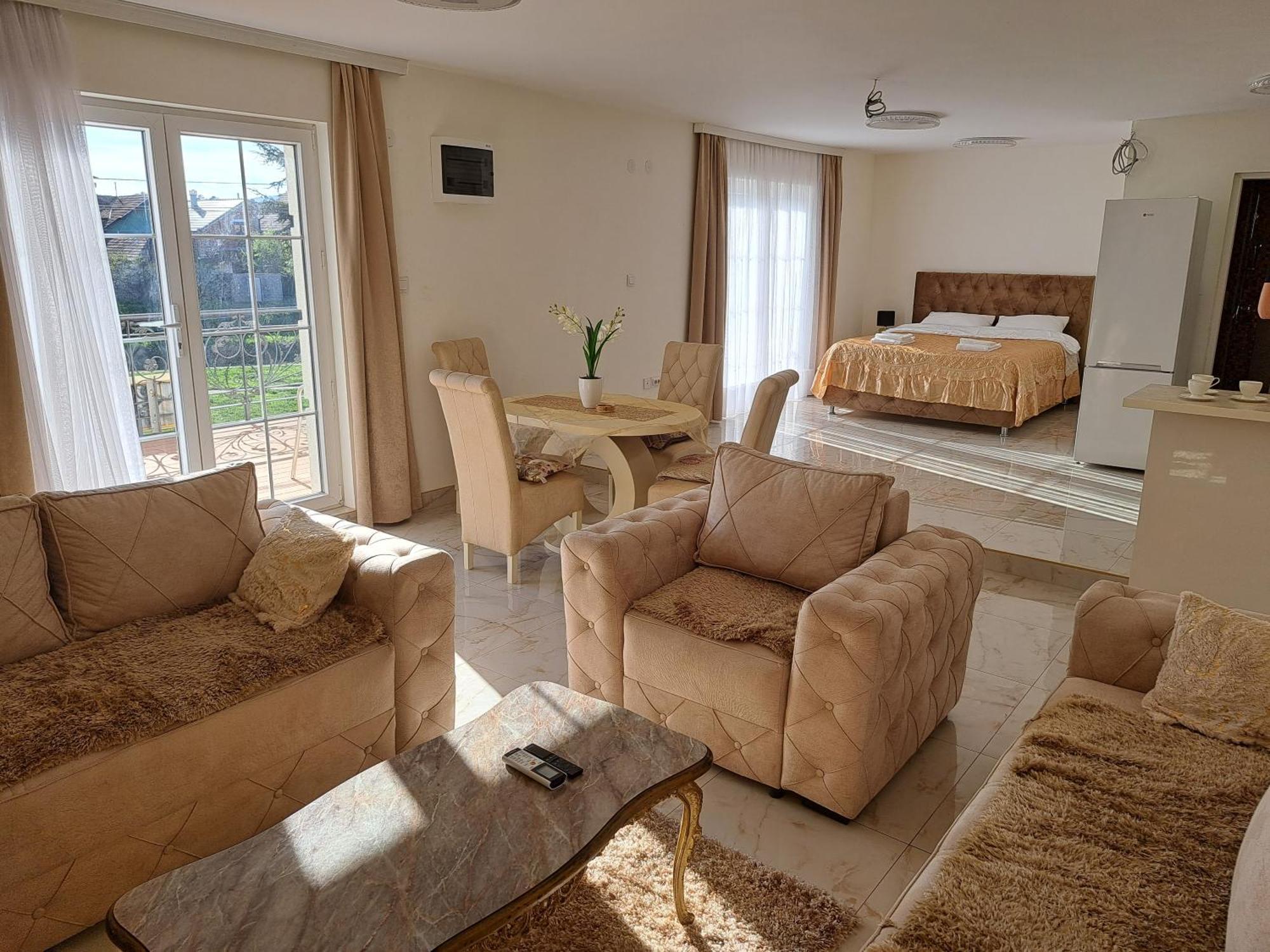 Dina Lux Apartman Jagodina Ngoại thất bức ảnh